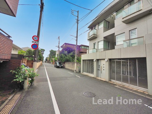 【前面道路含む現地写真】 | 渋谷区大山町 | 閑静な住宅街で交通量が少なく穏やかな住環境です！小さなお子様がいるご家庭も安心して暮らせますね♪
