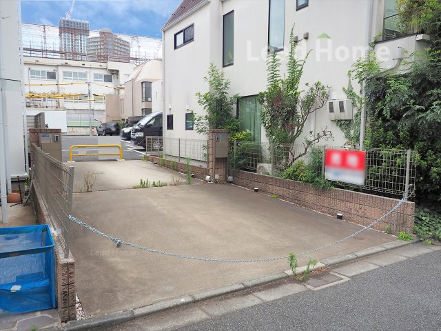 【外観】 | 渋谷区神宮前3丁目 | 間口約5.0mで道路からの出入りがしやすい敷地状況！お車や自転車の出し入れもラクラク行えます！