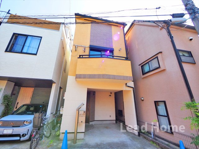 【外観】 | 渋谷区上原2丁目 | 青空のもと太陽の光が心地よく届く明るい区画！自然光を感じながら毎日健やかに過ごせる住環境です♪