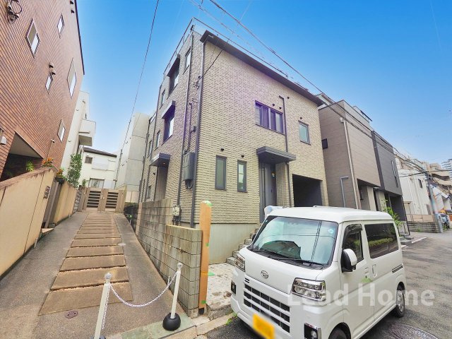 【外観】 | 渋谷区代々木3丁目 | 開放感のある区画に位置しており心地よい風が通ります！家族で穏やかな日々を過ごせる魅力的な環境♪