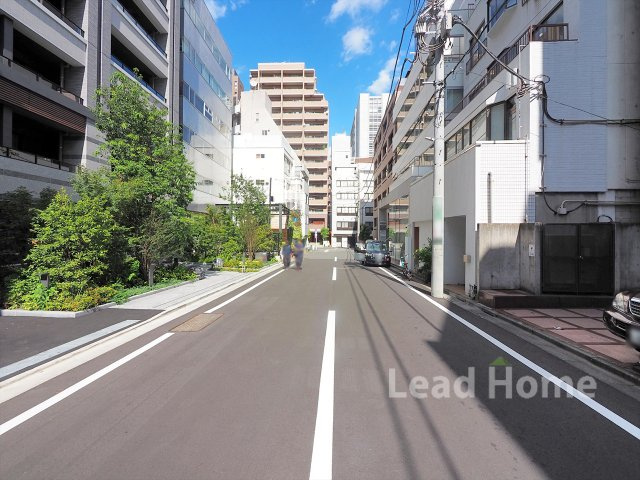 【その他】 | グランリビオ表参道 | 前面道路