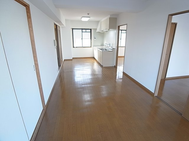 神戸市兵庫区松本通６丁目の賃貸マンションの内装|解放感がありゆったりと寛げる室内