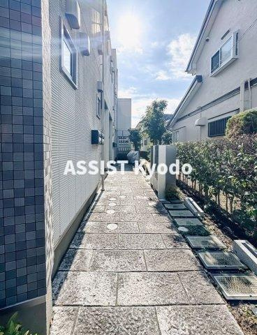 パラディ成城のエントランス
