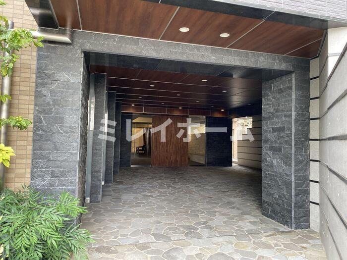 Hill Flat Osaki のエントランス