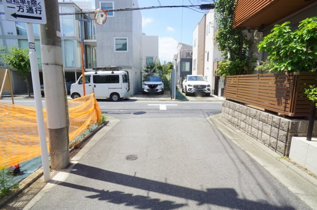 上目黒２　土地の前面道路含む現地写真