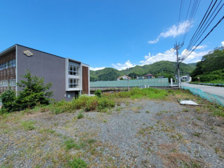 【外観】 | 甲府市古府中町 建築条件なし売地　敷地159坪・整形地 | 159坪の広々敷地は平屋や二世帯住宅など様々なプランに対応可能です。