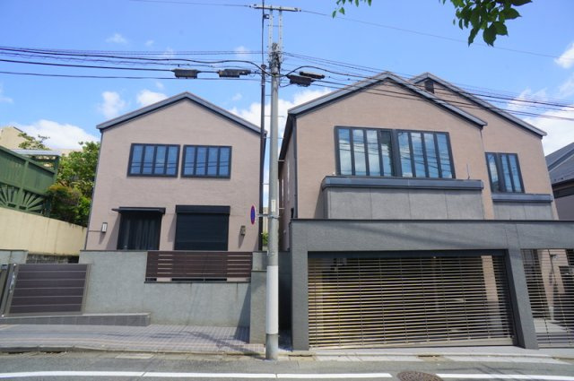 等々力５　土地の外観|☆土地面積約120坪
☆現況上物2棟有→解体更地渡し相談可能
☆南西側接道で陽当たり良好
☆建築条件なし
☆お好きなハウスメーカーで建築可能
☆確定測量実施
