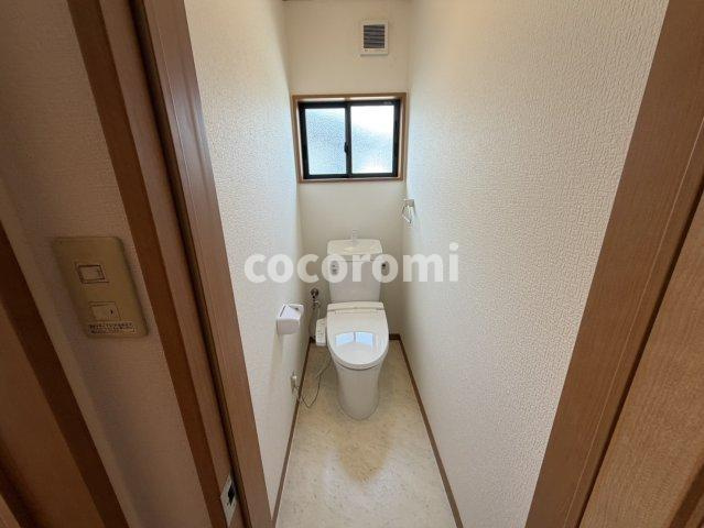 津田山手2丁目戸建のトイレ