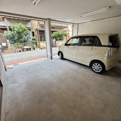 寝屋川市春日町戸建の駐車場
