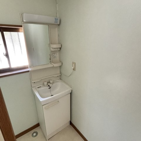 寝屋川市春日町戸建の洗面所