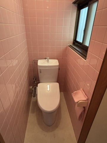 寝屋川市春日町戸建のトイレ