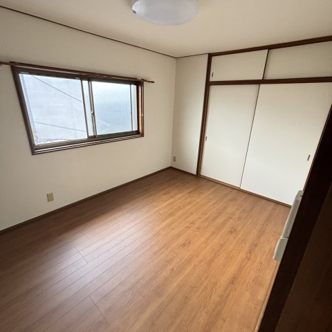 寝屋川市春日町戸建の居間・リビング