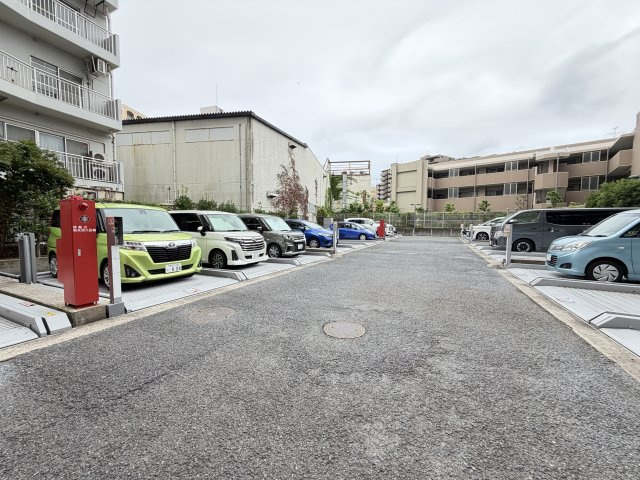 ライオンズプラザ北松戸の駐車場