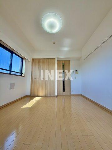 横浜市西区戸部本町の賃貸マンションの居間・リビング