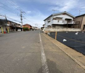 【土地】鶴ヶ島市脚折建築条件無し売地の前面道路含む現地写真|前面道路含む現地写真です