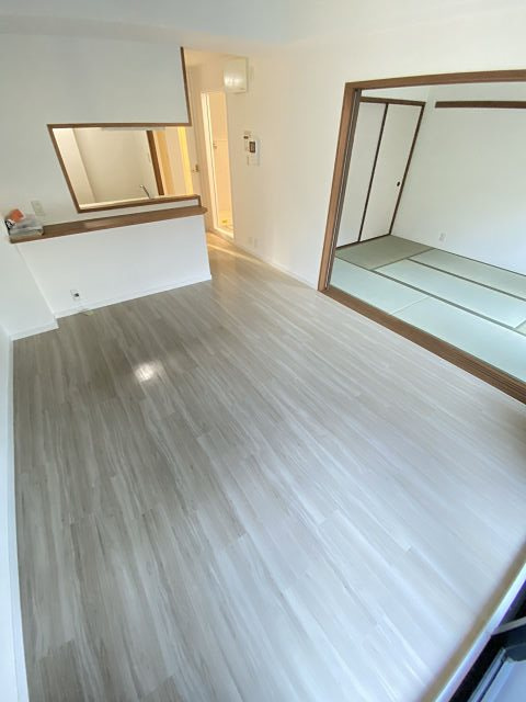 尼崎市南武庫之荘６丁目の賃貸マンションの居間・リビング