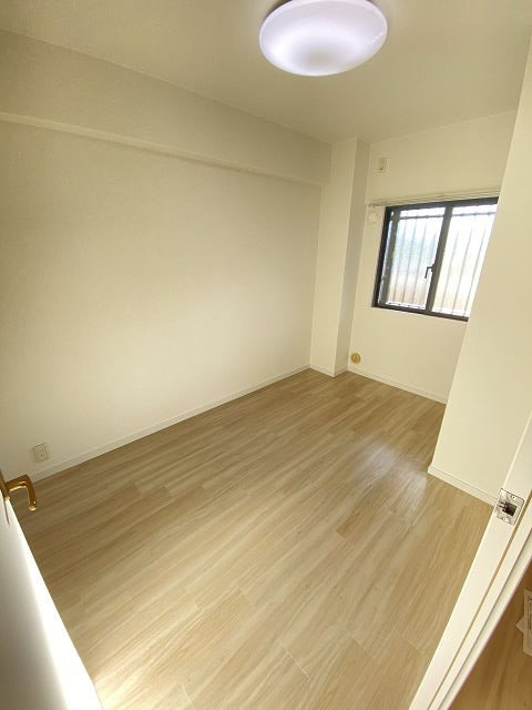 尼崎市南武庫之荘６丁目の賃貸マンションの居間・リビング