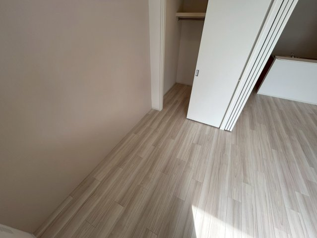 セレニテ難波グランデシュッドの洋室
