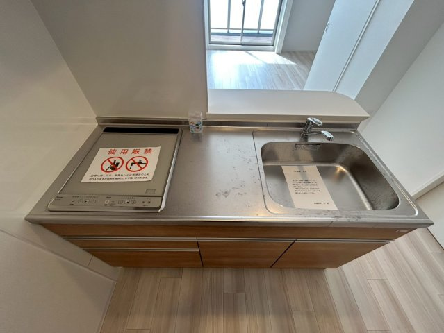 セレニテ難波グランデシュッドのキッチン