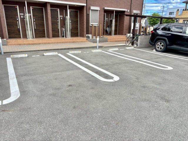 オリーブコートの駐車場