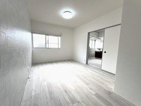 黒原城内町リノベ戸建の居間・リビング