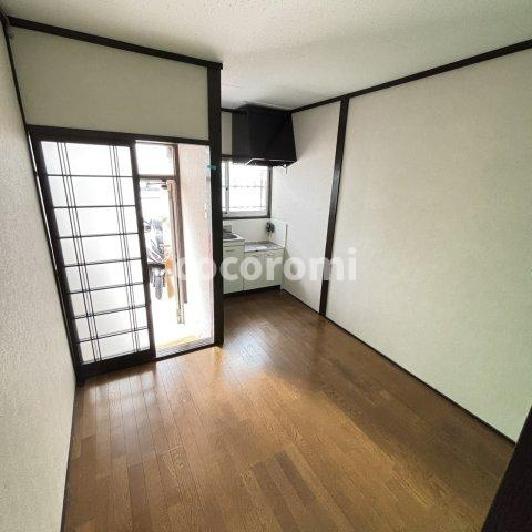 田井西町テラスの洋室