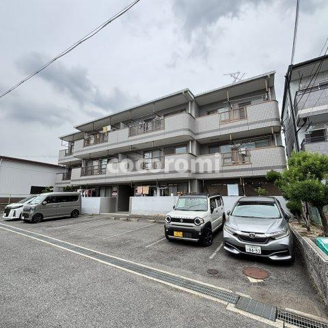サニーコート山本の駐車場