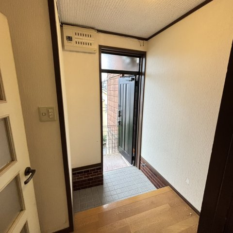 寝屋川市末広町貸家の玄関