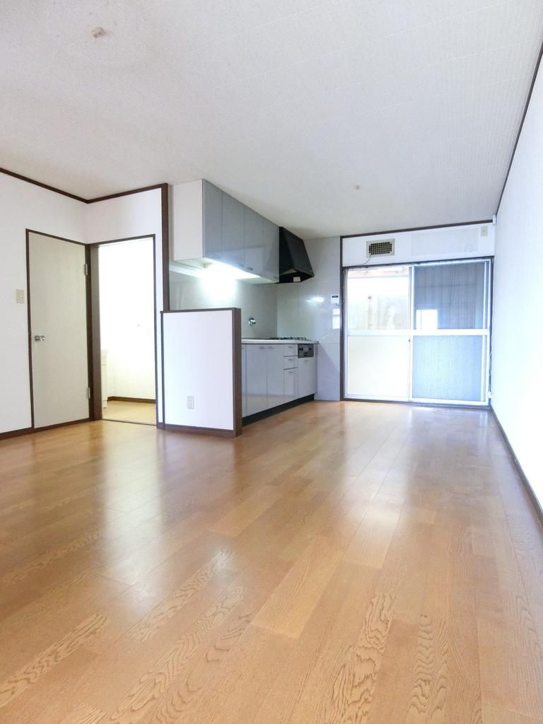 寝屋川市末広町貸家の居間・リビング