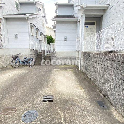 カルチェ山之手の駐車場
