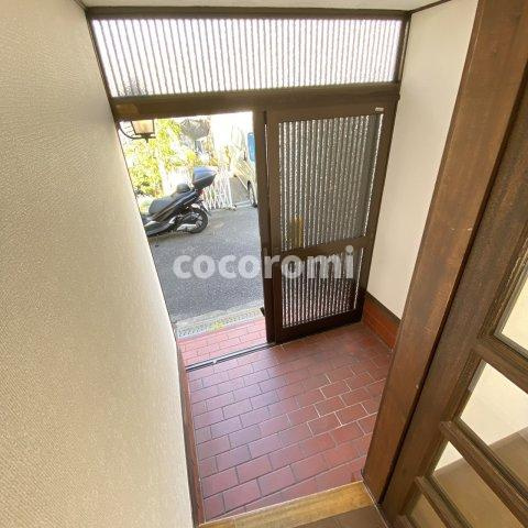 枚方市桜丘町戸建の玄関