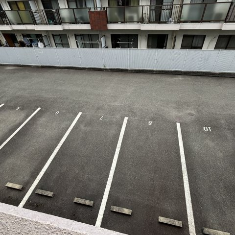オータムヒルの駐車場