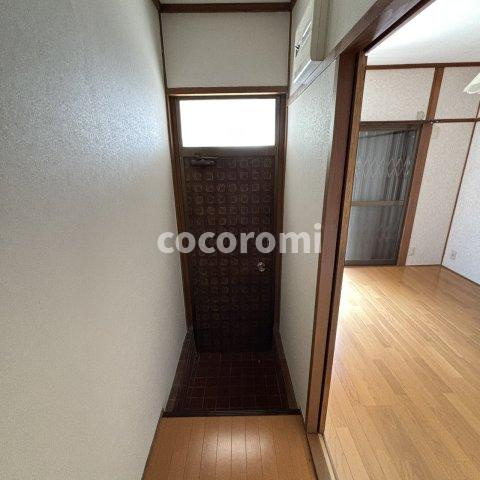 朝日町貸家の玄関