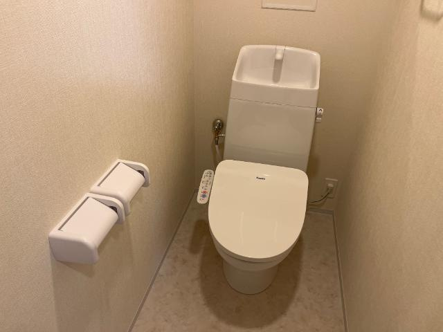 加古川市平岡町土山のアパートのトイレ|シャワー付トイレ