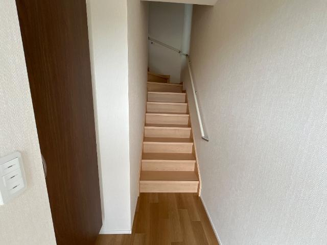 加古川市平岡町土山のアパートの内装|階段