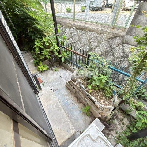 枚方市藤阪元町貸家の庭