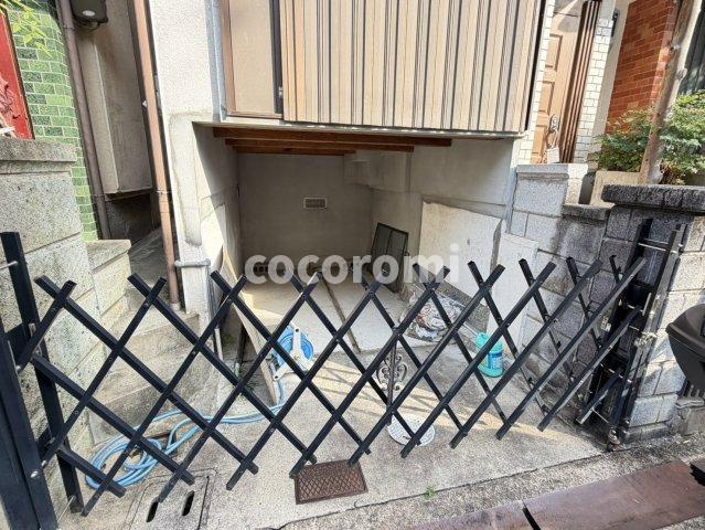 長尾元町７丁目貸家の駐車場