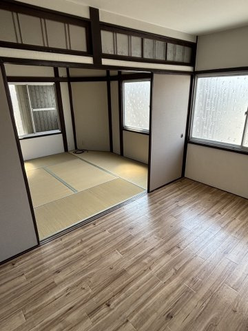 高柳2丁目大型倉庫付貸家の居間・リビング