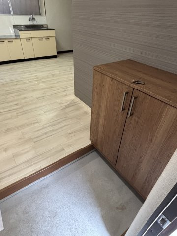 高柳2丁目大型倉庫付貸家の玄関