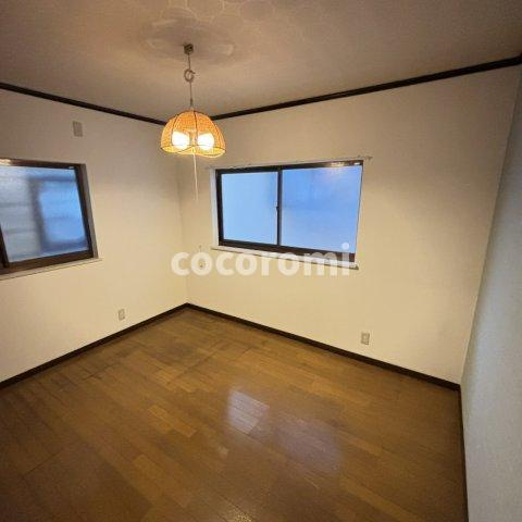 寝屋川市錦町貸家の洋室