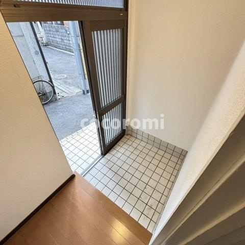 寝屋川市錦町貸家の玄関