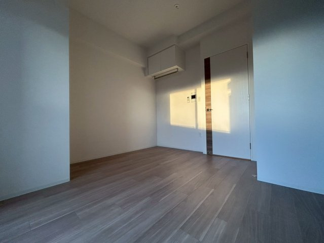 セレニテ福島アリアの洋室