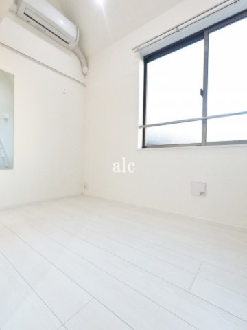 中野区中央５丁目のアパートの居間・リビング|同仕様