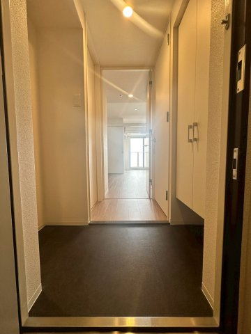 セレニテ福島アリアの玄関