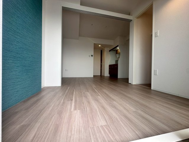セレニテ福島アリアの洋室