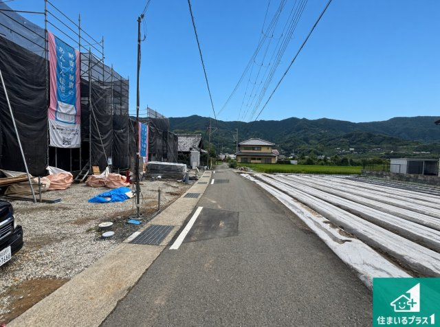 紀の川市名手西野　第1期　新築一戸建ての前面道路含む現地写真|周辺は落ち着いた街並みの住宅地！子育てがしやすい住環境です！まだ未完成ですが、現地でしかわからない事もございます。是非一度ご覧ください。