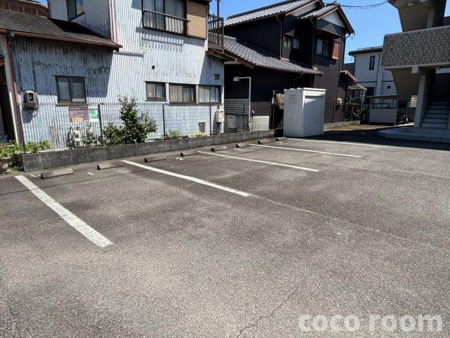 ボーネンKⅡの駐車場