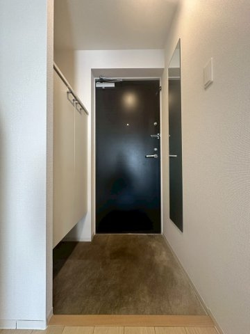 セレニテ福島カルムの玄関
