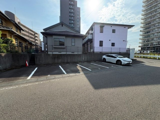 ボヌールKの駐車場