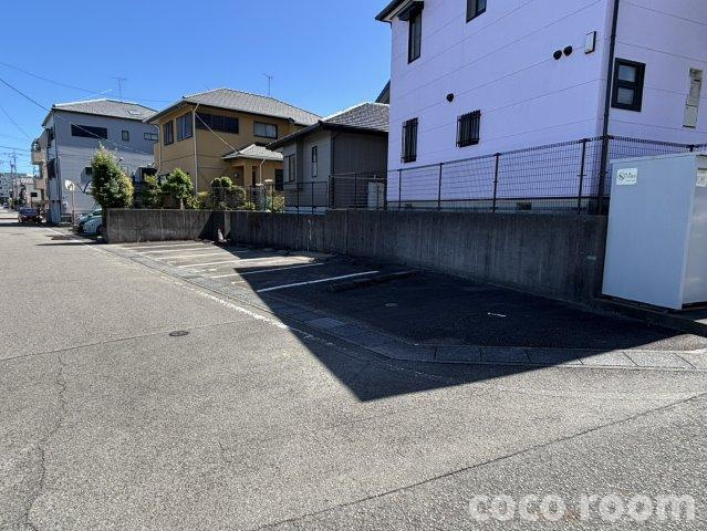 ボヌールKの駐車場